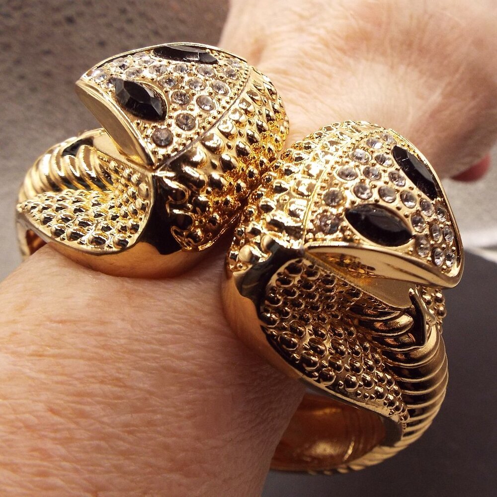 GOLDEN 2-HEADS KING COBRA SNAKE CHARMERS RHINESTONES CLAMPER GOLDEN BRACELET 46